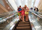 پله برقی مرکز خرید مسافر داخل سالن سازگار با محیط زیست